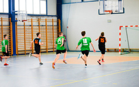 MISTRZOSTWA POWIATU W MINIPIŁCE KOSZYKOWEJ CHŁOPC&Oacute;W (8)