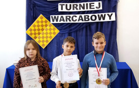 Sukcesy naszych uczni&oacute;w w Powiatowym Turnieju Mistrz warcab&oacute;w (10)
