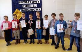 Sukcesy naszych uczni&oacute;w w Powiatowym Turnieju Mistrz warcab&oacute;w (9)