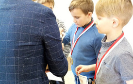 Sukcesy naszych uczni&oacute;w w Powiatowym Turnieju Mistrz warcab&oacute;w (8)