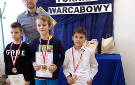 Sukcesy naszych uczni&oacute;w w Powiatowym Turnieju Mistrz warcab&oacute;w (6)