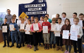 Sukcesy naszych uczni&oacute;w w Powiatowym Turnieju Mistrz warcab&oacute;w (4)