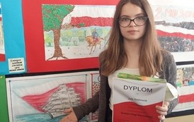 Pięciu uczni&oacute;w z nagrodami w XII Gminnym Konkursie Plastycznym - Flaga Narodowa (15)