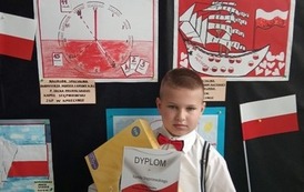 Pięciu uczni&oacute;w z nagrodami w XII Gminnym Konkursie Plastycznym - Flaga Narodowa (14)