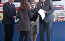 Pięciu uczni&oacute;w z nagrodami w XII Gminnym Konkursie Plastycznym - Flaga Narodowa (8)