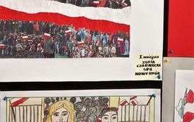 Pięciu uczni&oacute;w z nagrodami w XII Gminnym Konkursie Plastycznym - Flaga Narodowa (3)