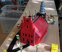 Zbudowaliśmy kmieciński kości&oacute;ł z klock&oacute;w Lego (4)