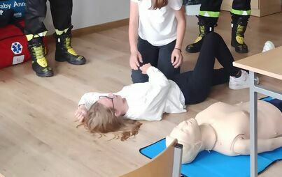 Zdjęcie do Lekcje bezpieczeństwa ze strażakami i policjantami